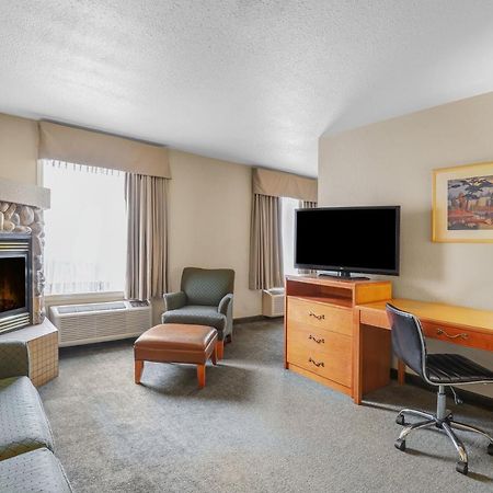 Days Inn By Wyndham Red Deer Zewnętrze zdjęcie
