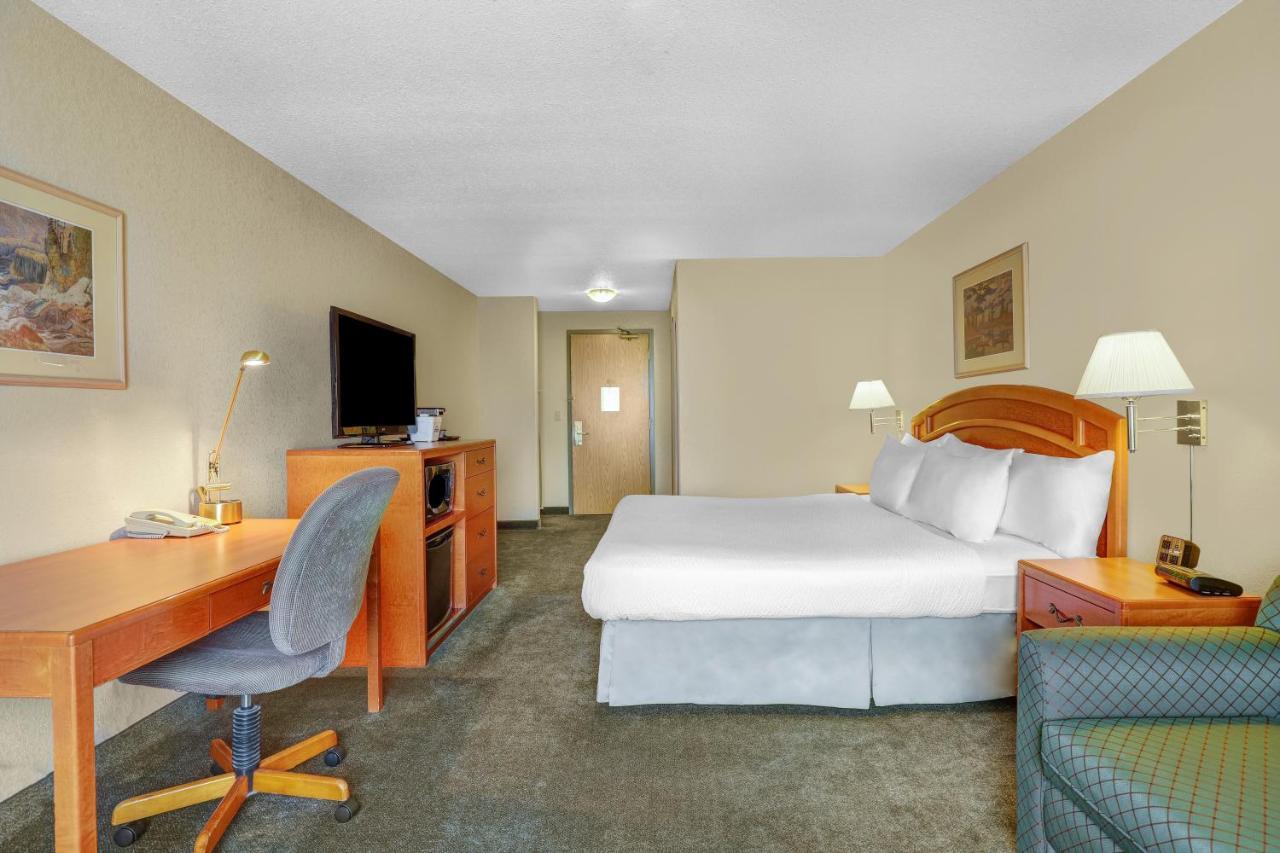 Days Inn By Wyndham Red Deer Zewnętrze zdjęcie