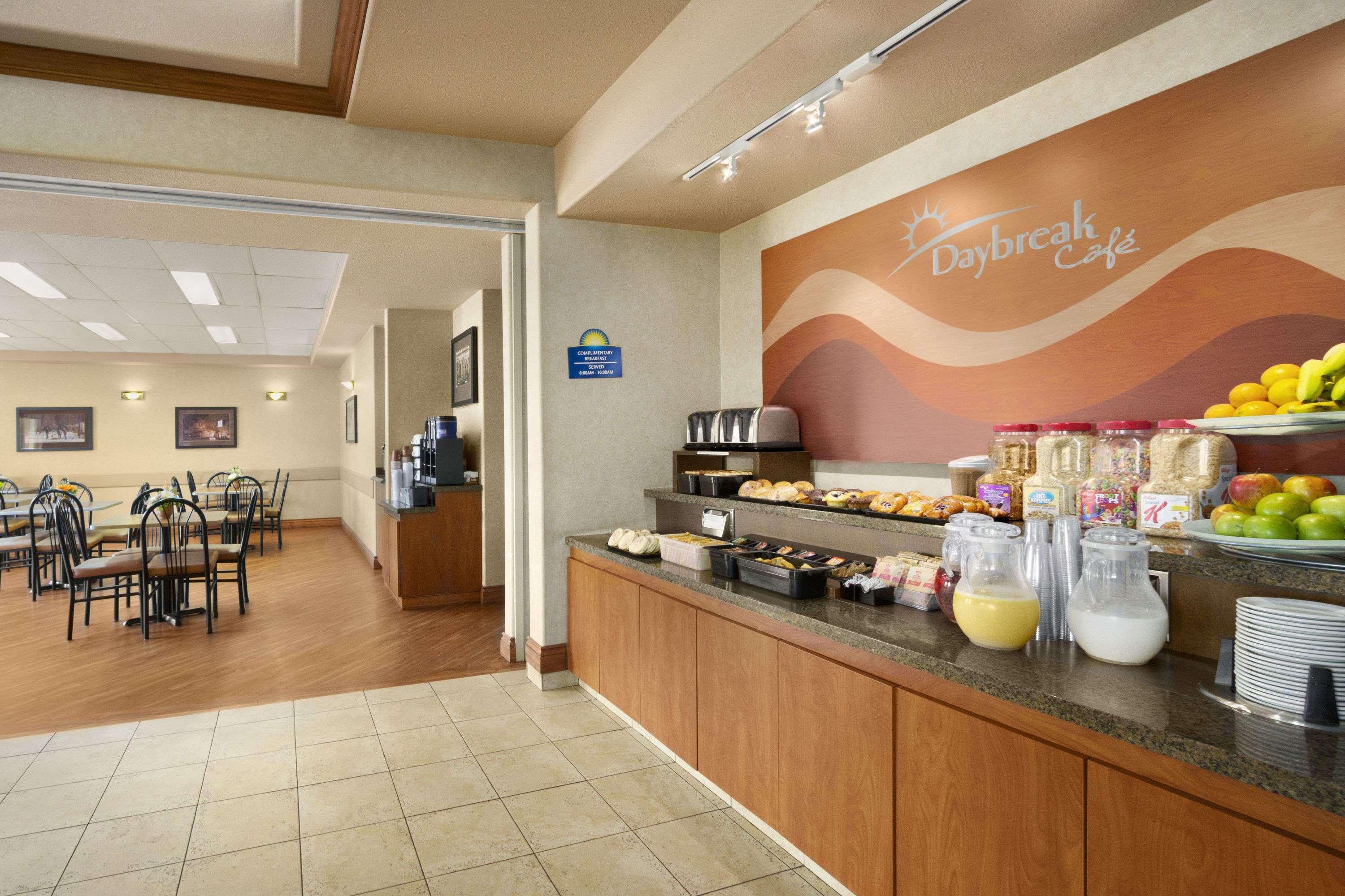 Days Inn By Wyndham Red Deer Zewnętrze zdjęcie