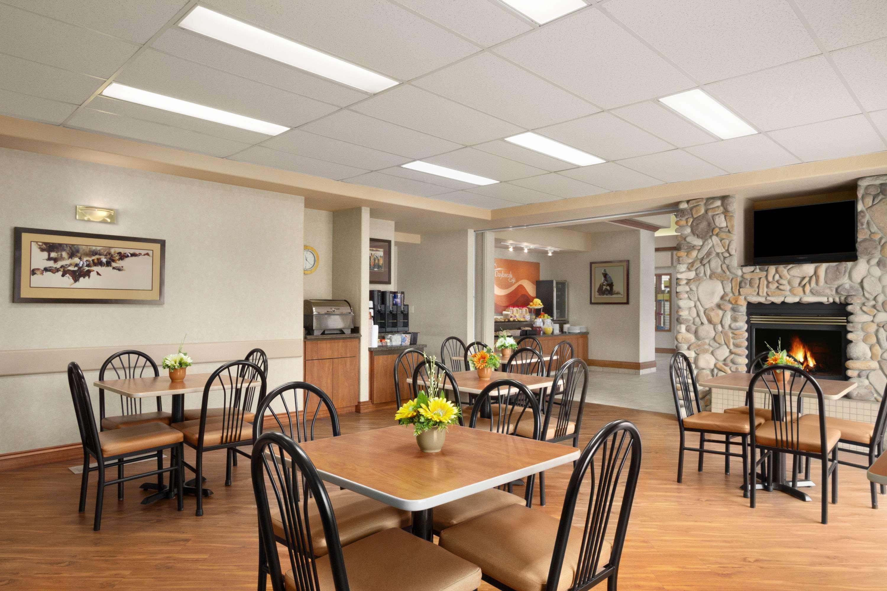 Days Inn By Wyndham Red Deer Zewnętrze zdjęcie