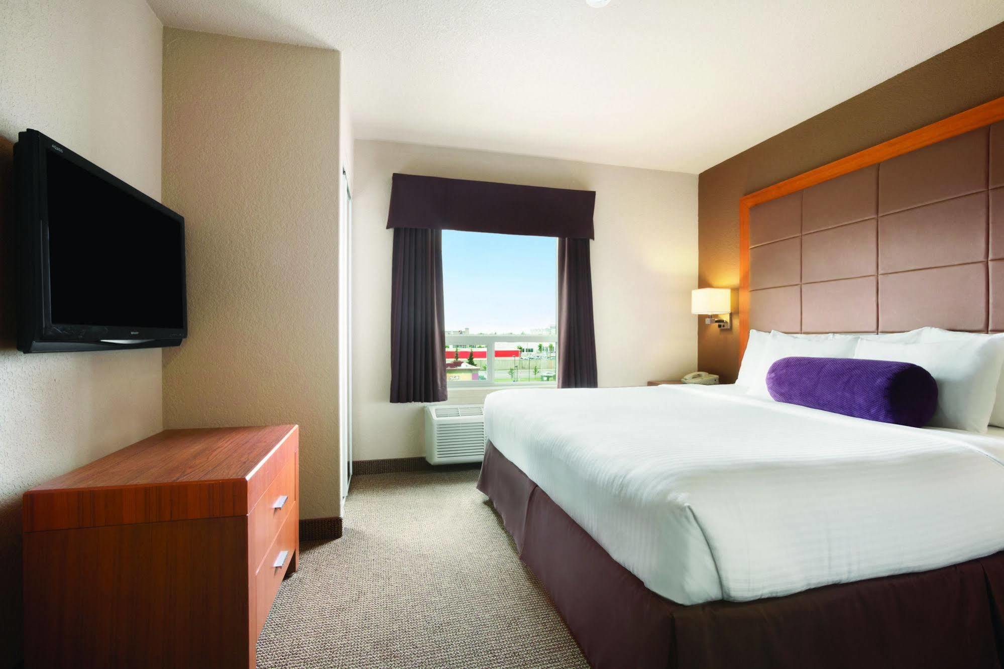 Days Inn By Wyndham Red Deer Zewnętrze zdjęcie
